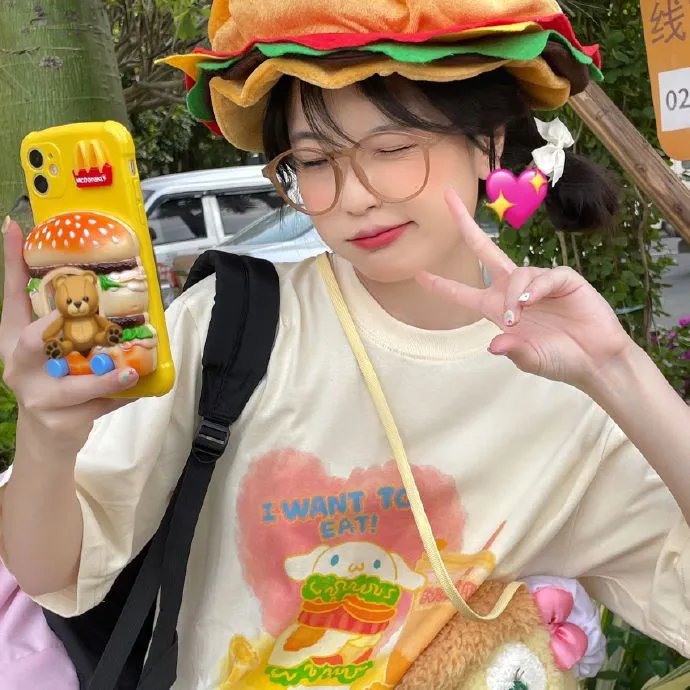 霓虹灯下的圣教士